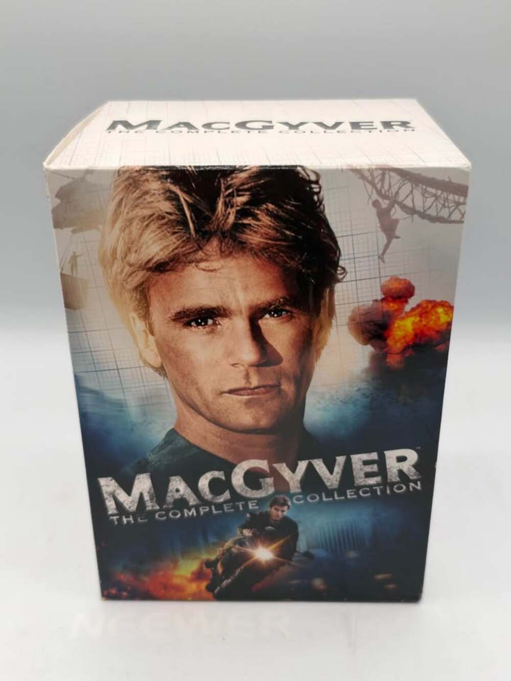MacGyver Complete Collection DVD Box Set 39 Discs All 139 Episodes + 2 Movies